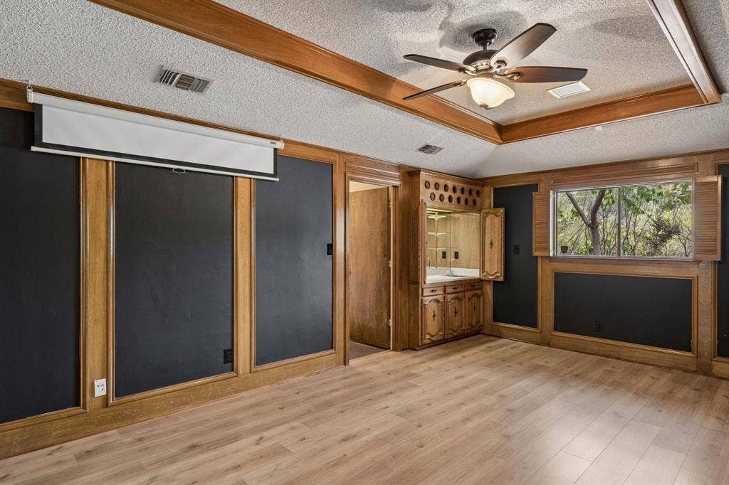 10123 Candlebrook Drive, Dallas, TX 75243 10123 Candlebrook Drive, Dallas, TX 75243