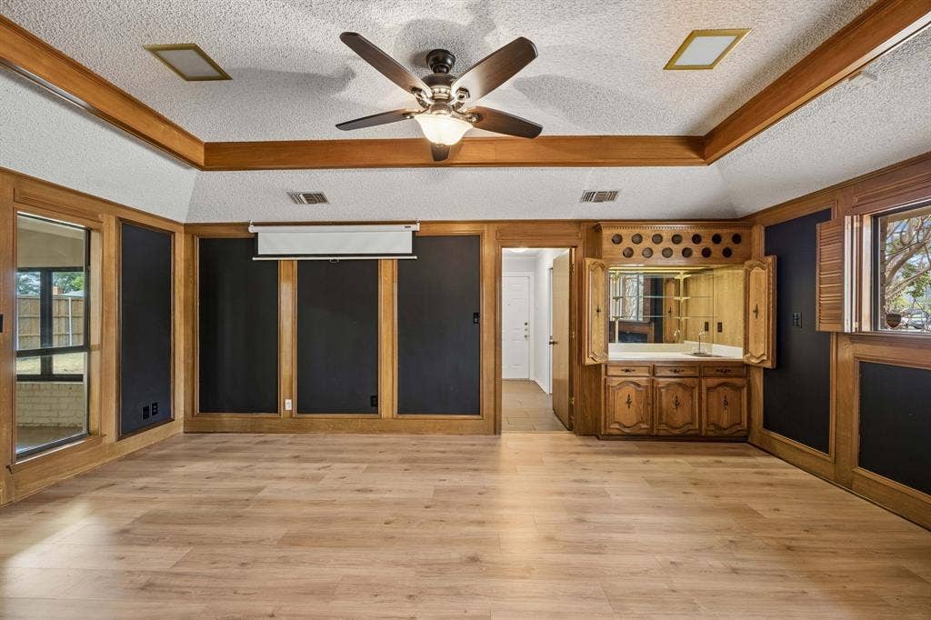 10123 Candlebrook Drive, Dallas, TX 75243 10123 Candlebrook Drive, Dallas, TX 75243