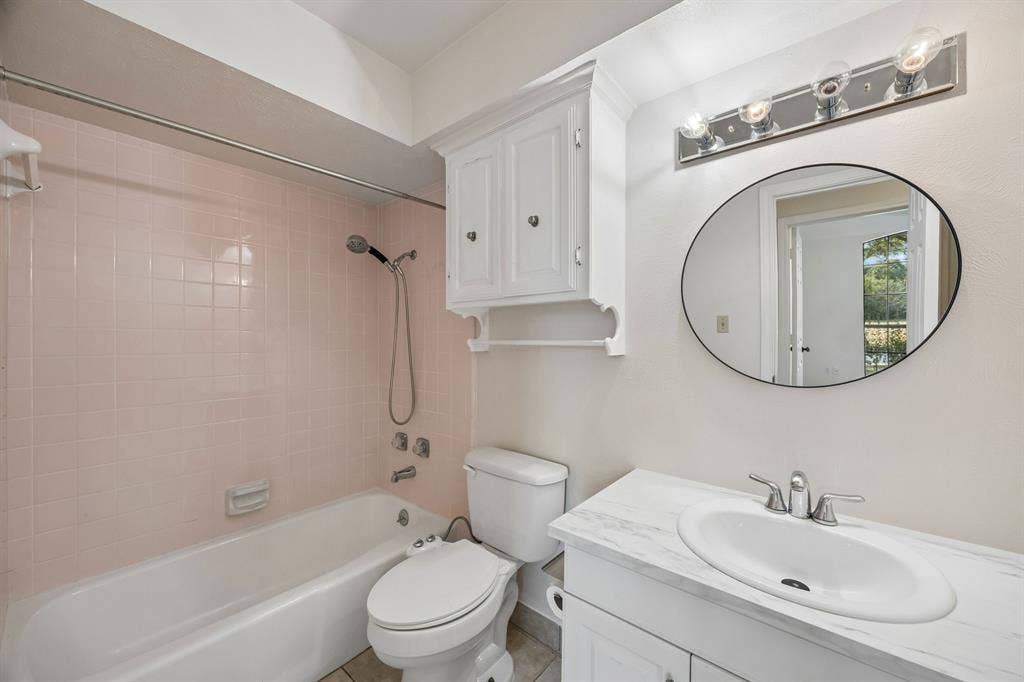 10123 Candlebrook Drive, Dallas, TX 75243 10123 Candlebrook Drive, Dallas, TX 75243