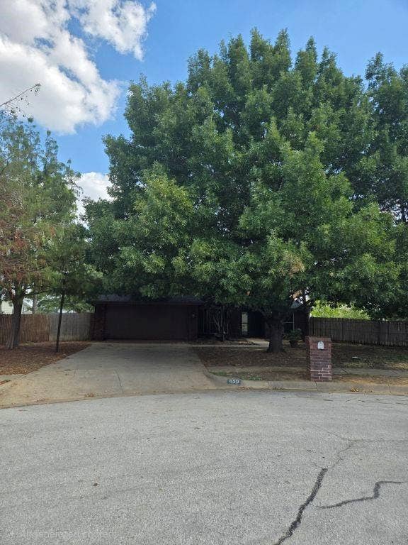 Property photo for 850 Valley View Court, Burleson, TX