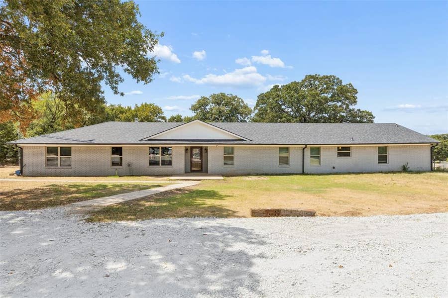 Property photo for 1111 Riley Road, Whitesboro, TX
