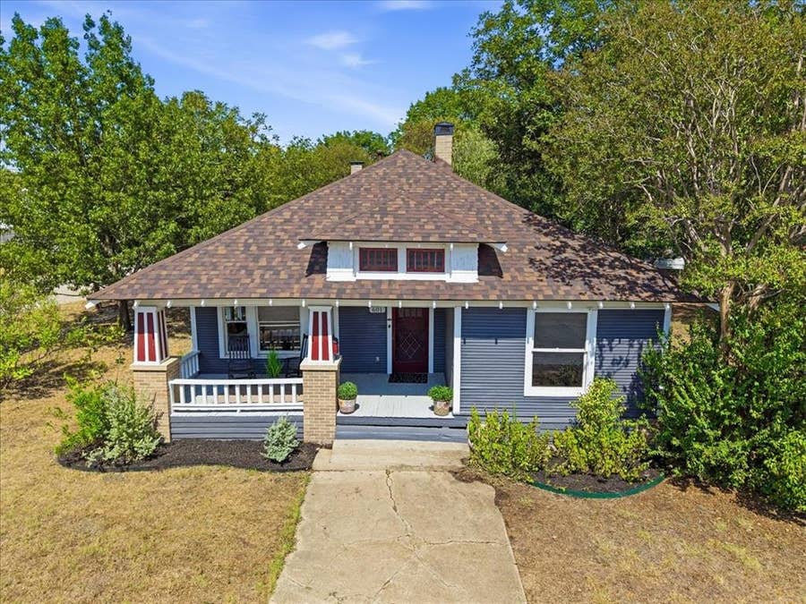 Property photo for 601 Oldham Street, Waxahachie, TX