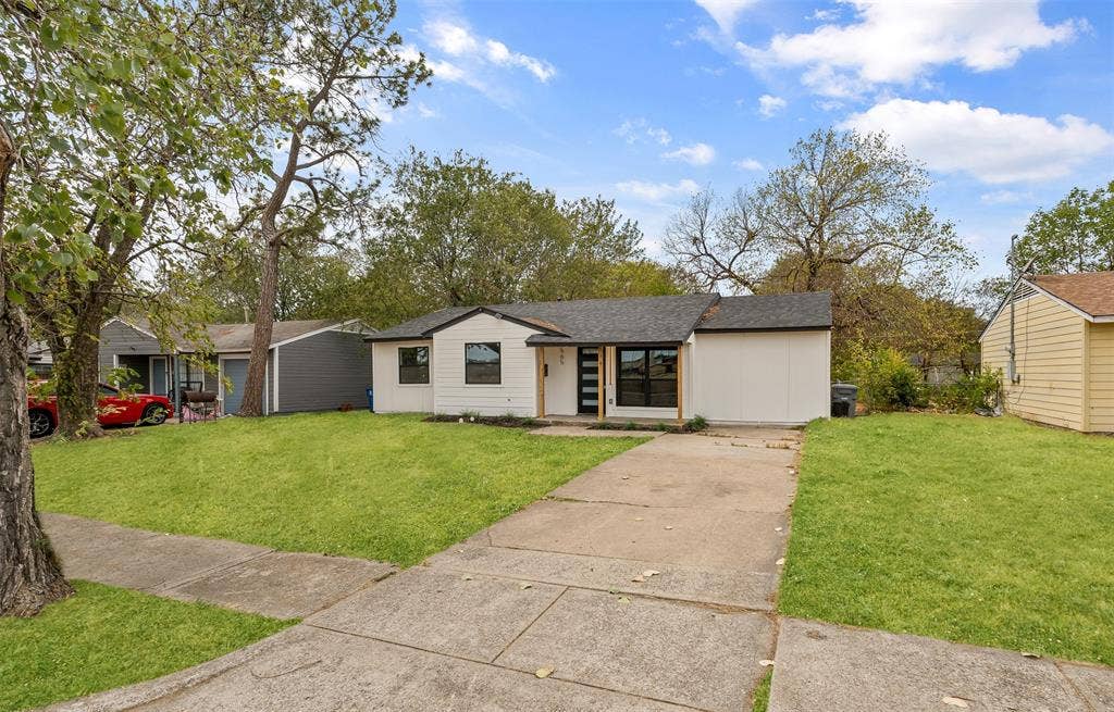 565 alcorn Avenue, Dallas, TX 75217 Single-story residence featuring a white exterior, black trim, and a concrete driveway