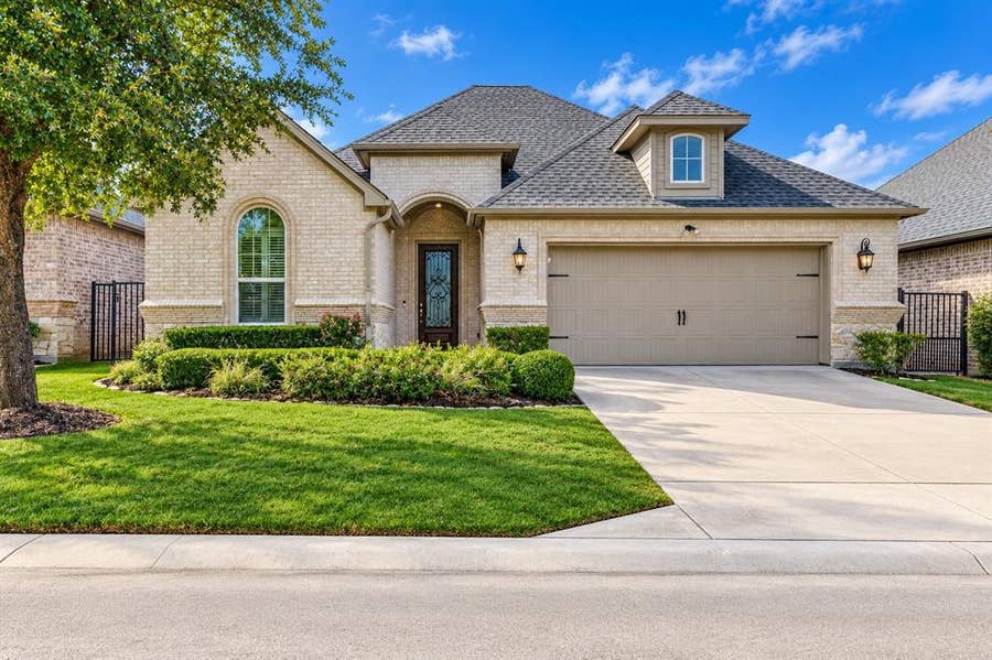 Property photo for 736 Fostery King Place, Keller, TX