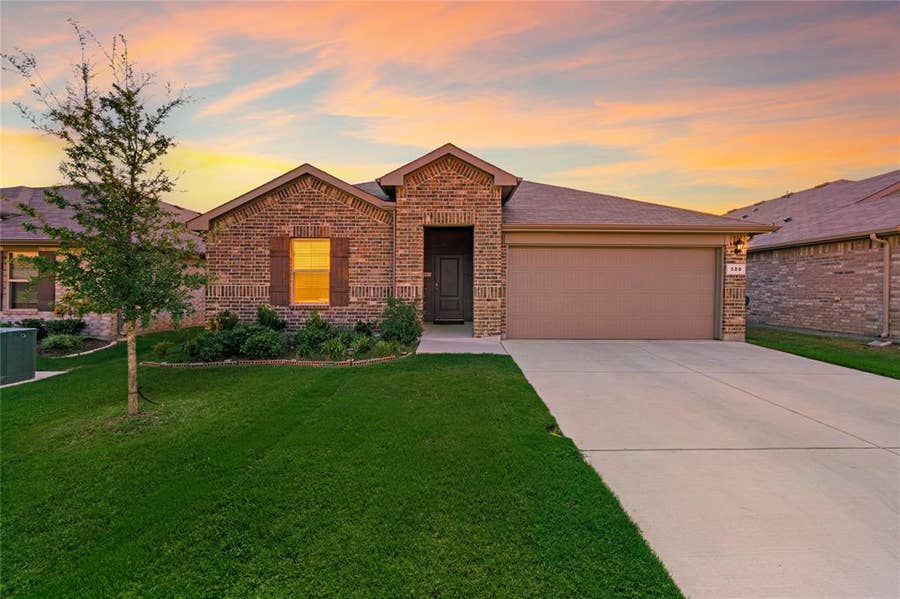 Property photo for 320 Sculptors Crossing, Springtown, TX