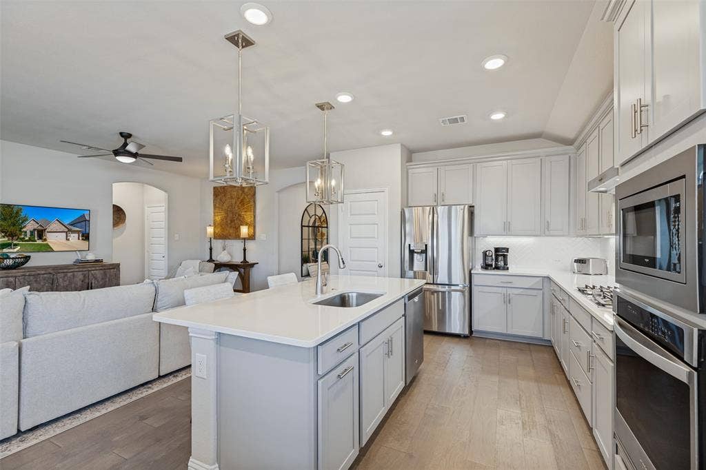 3216 Mountwell Drive, McKinney, TX 75071 3216 Mountwell Drive, McKinney, TX 75071