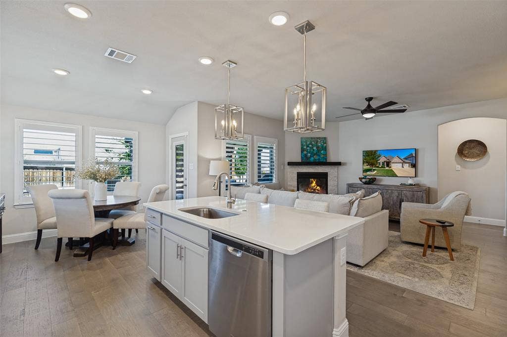 3216 Mountwell Drive, McKinney, TX 75071 3216 Mountwell Drive, McKinney, TX 75071
