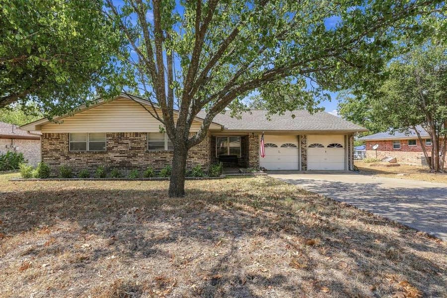 Property photo for 928 Maple Street, Howe, TX