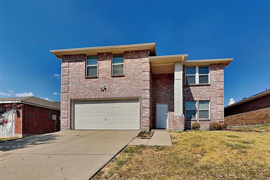 Property photo for 627 Almandora Drive, Arlington, TX