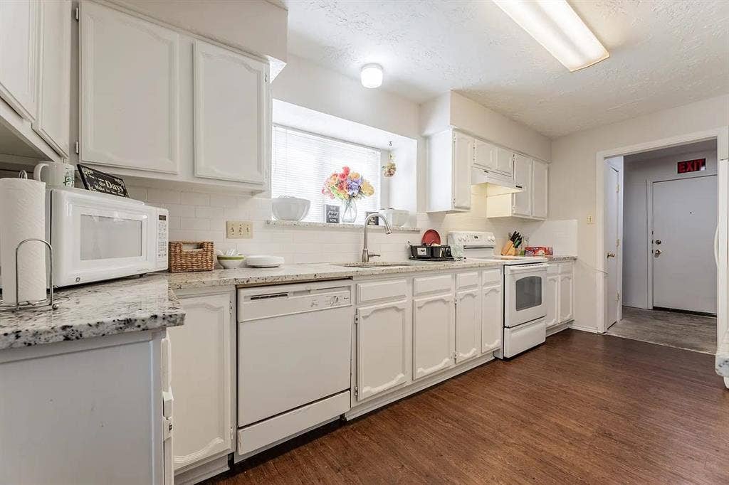 1328 Colmar Drive, Plano, TX 75023 1328 Colmar Drive, Plano, TX 75023