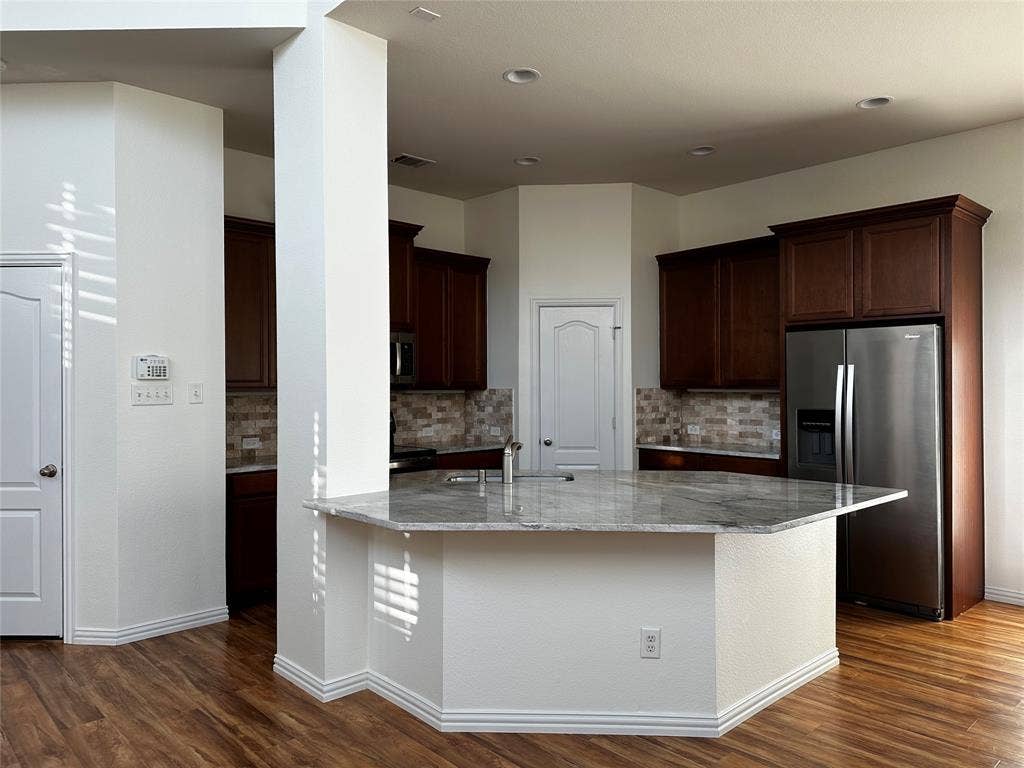 3821 Marcillia Circle, Irving, TX 75038 3821 Marcillia Circle, Irving, TX 75038