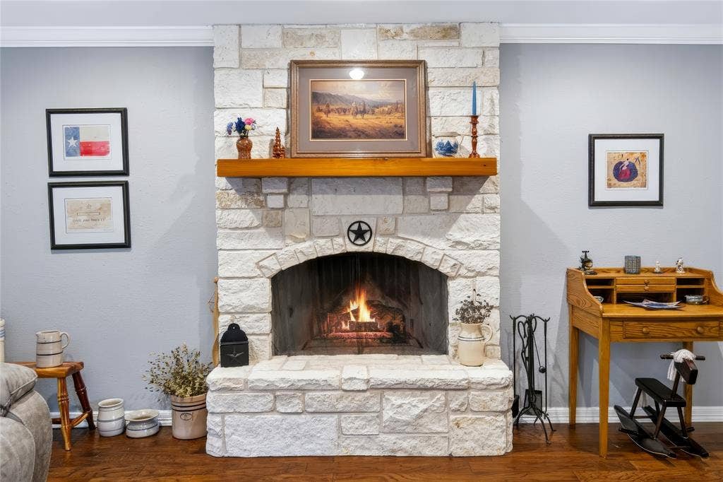 104 Trailwood Court, Burleson, TX 76028 104 Trailwood Court, Burleson, TX 76028