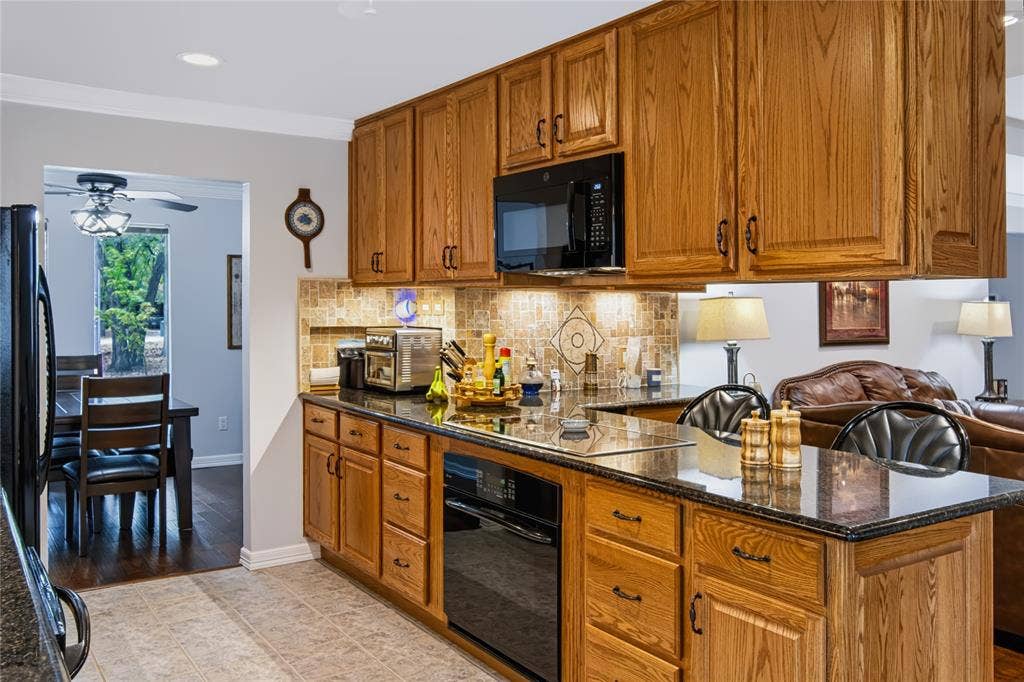 104 Trailwood Court, Burleson, TX 76028 Kitchen and breakfast bar open to the living area.