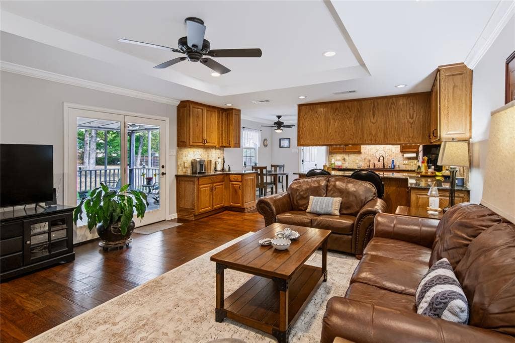 104 Trailwood Court, Burleson, TX 76028 104 Trailwood Court, Burleson, TX 76028