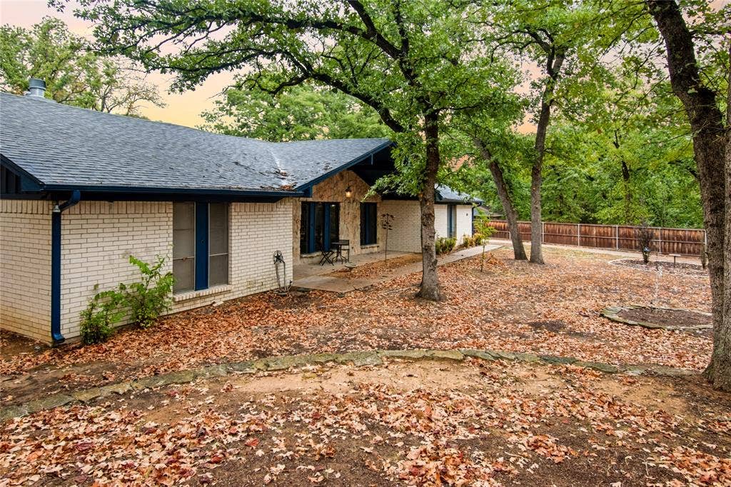 104 Trailwood Court, Burleson, TX 76028 104 Trailwood Court, Burleson, TX 76028