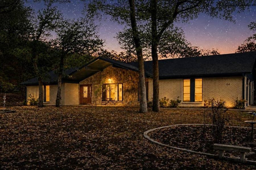 Property photo for 104 Trailwood Court, Burleson, TX