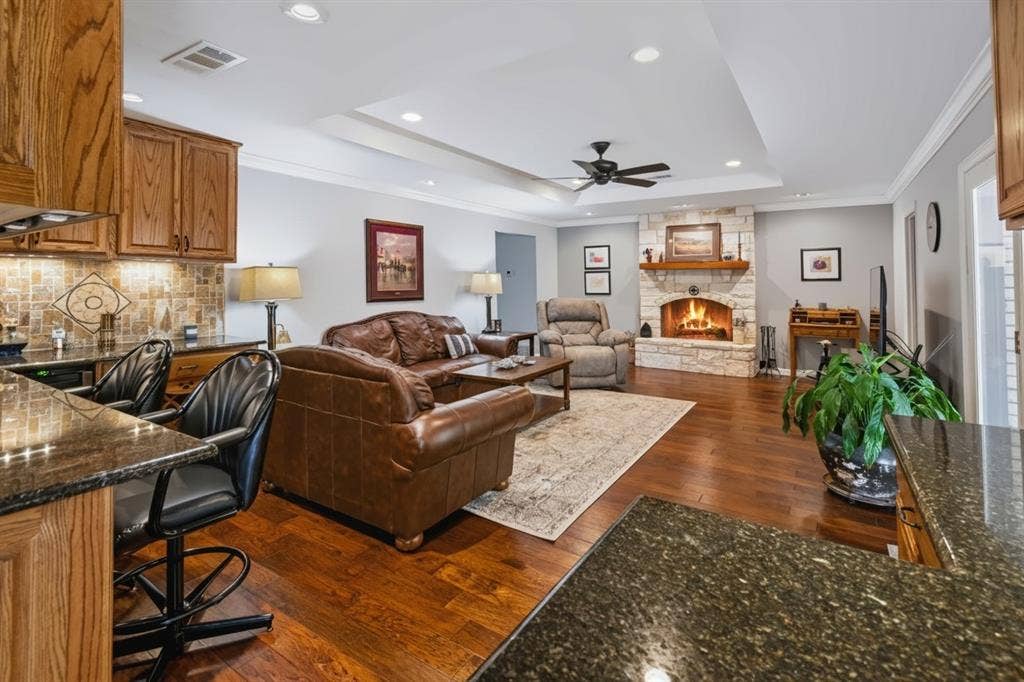 104 Trailwood Court, Burleson, TX 76028 104 Trailwood Court, Burleson, TX 76028