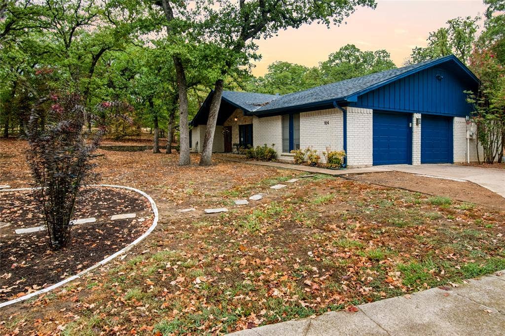 104 Trailwood Court, Burleson, TX 76028 104 Trailwood Court, Burleson, TX 76028