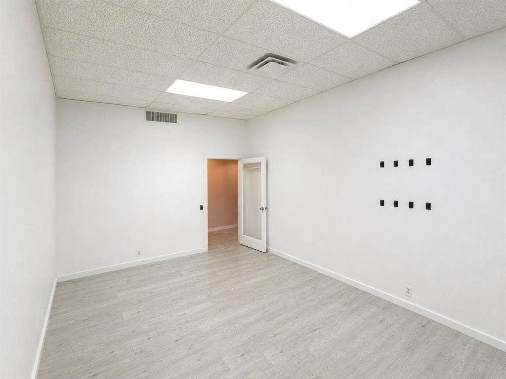 607 Cedar Street, Cedar Hill, TX 75104 Recessed lighting, drop ceiling, and wood-finish flooring