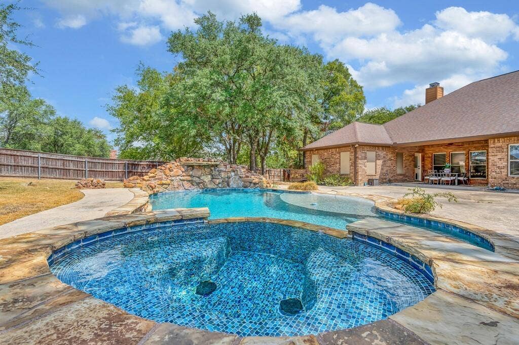 1865 Austin Hines Drive, China Spring, TX 76633 1865 Austin Hines Drive, China Spring, TX 76633