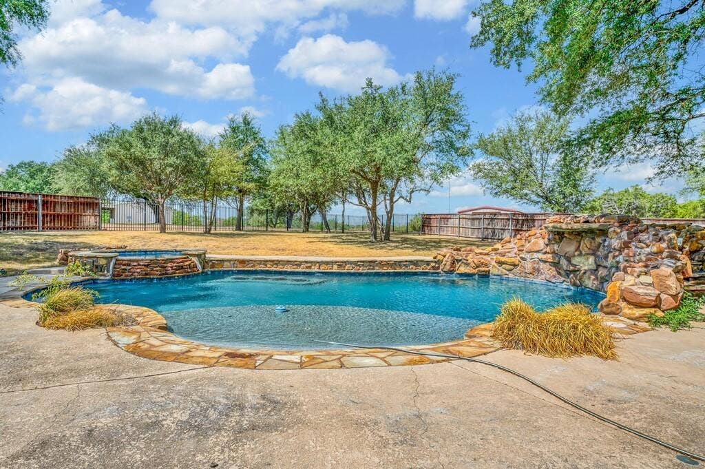 1865 Austin Hines Drive, China Spring, TX 76633 1865 Austin Hines Drive, China Spring, TX 76633