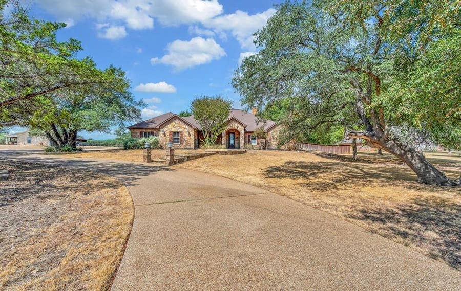 Property photo for 1865 Austin Hines Drive, China Spring, TX