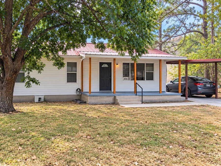 Property photo for 306 S Oak Lane, Tolar, TX