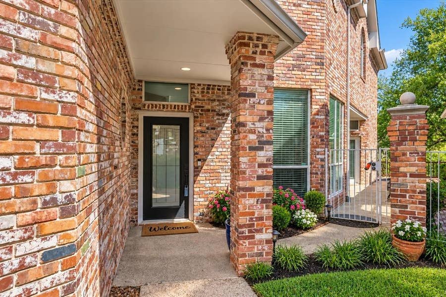 Property photo for 529 Loch N Green Trail, Arlington, TX