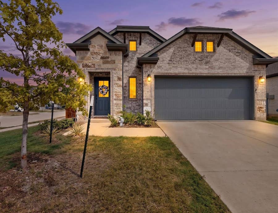 Property photo for 902 Crested View Place, Lavon, TX