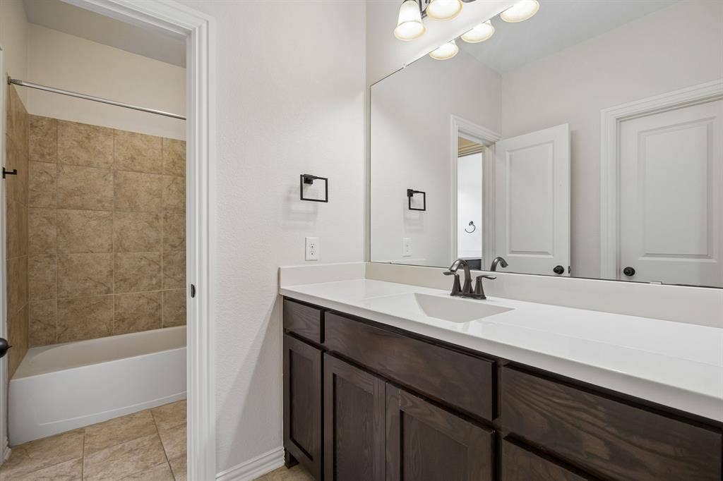 6685 Escena Boulevard, Irving, TX 75039 6685 Escena Boulevard, Irving, TX 75039