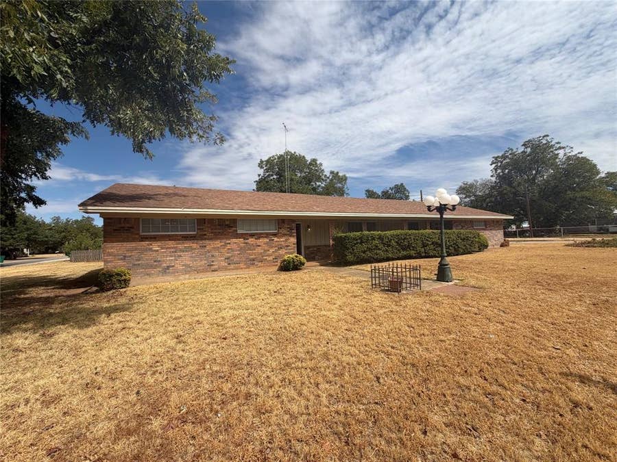 Property photo for 408 W Morris Street, Seymour, TX