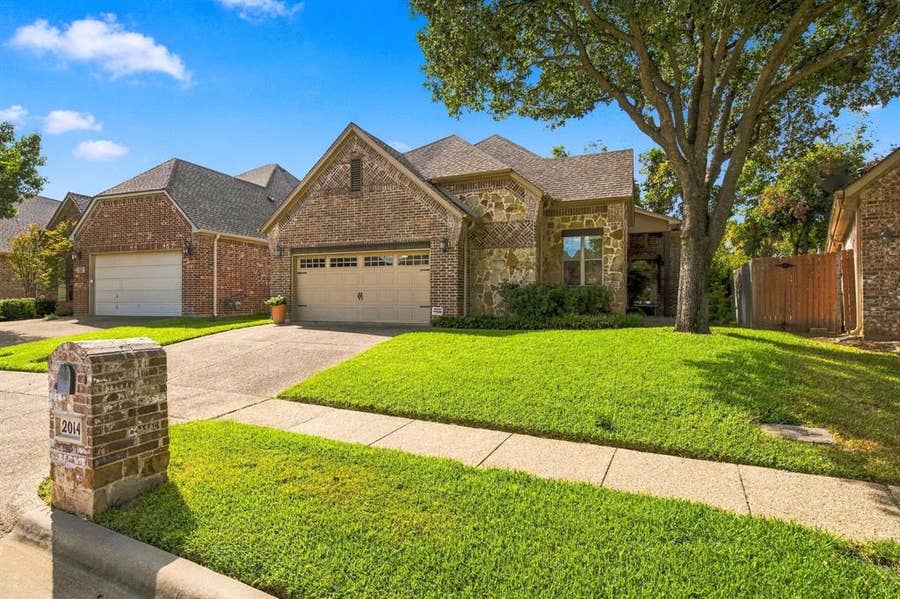 Property photo for 2014 Kodiak Court, Arlington, TX