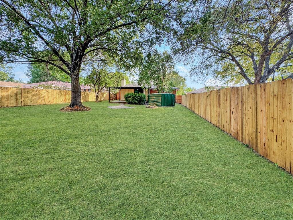 4331 Kolloch Drive, Dallas, TX 75216 Wood Fence
