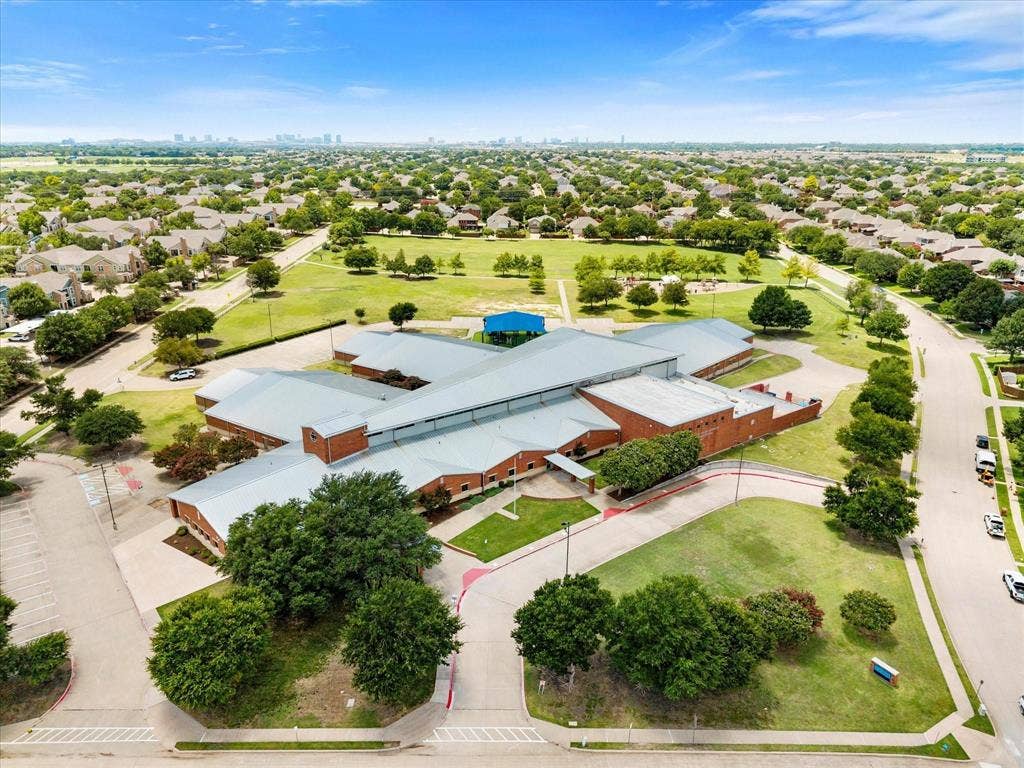 9109 Azinger Drive, Plano, TX 75025 9109 Azinger Drive, Plano, TX 75025