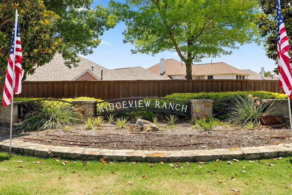 9109 Azinger Drive, Plano, TX 75025 Neighborhood Entrance