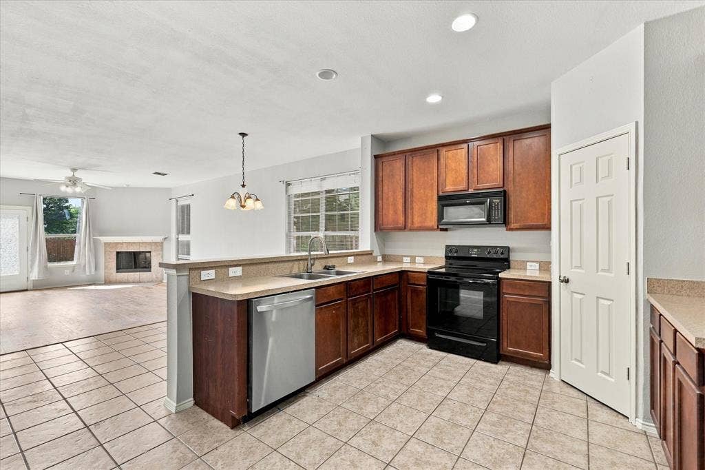 5813 Touchstone Drive, McKinney, TX 75070 5813 Touchstone Drive, McKinney, TX 75070