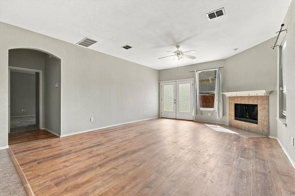 5813 Touchstone Drive, McKinney, TX 75070 5813 Touchstone Drive, McKinney, TX 75070