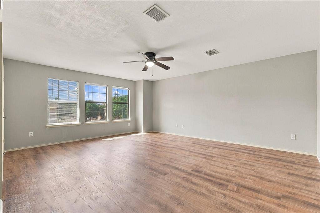 5813 Touchstone Drive, McKinney, TX 75070 5813 Touchstone Drive, McKinney, TX 75070