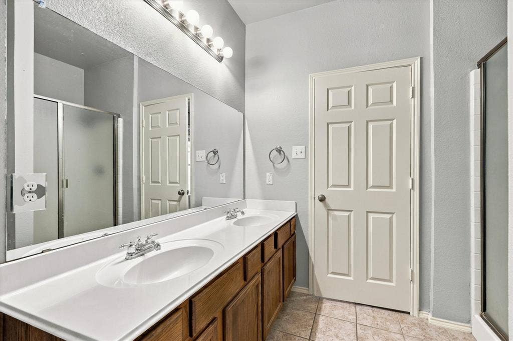 5813 Touchstone Drive, McKinney, TX 75070 5813 Touchstone Drive, McKinney, TX 75070