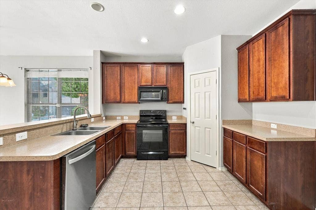 5813 Touchstone Drive, McKinney, TX 75070 5813 Touchstone Drive, McKinney, TX 75070