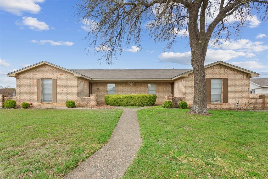 100 E Gruver Circle, #102, Hewitt, TX 76643