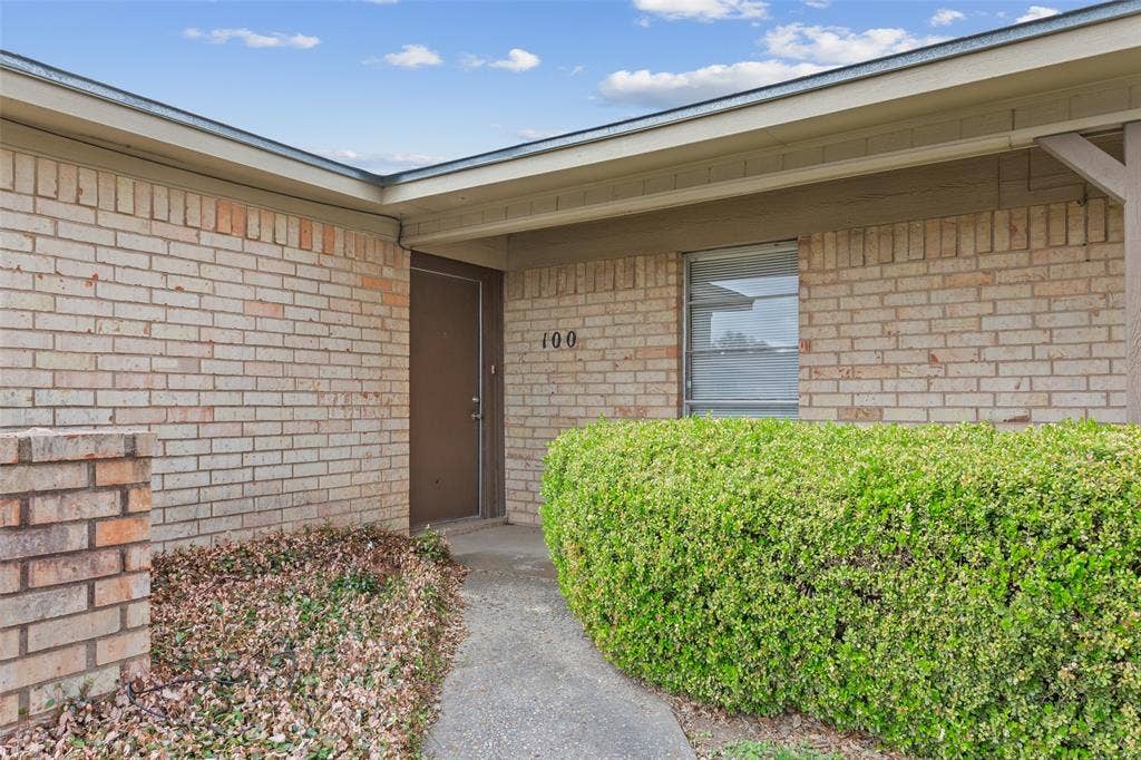 100 E Gruver Circle, #102, Hewitt, TX 76643