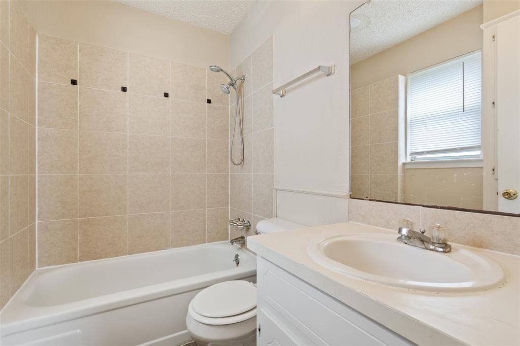 100 E Gruver Circle, #102, Hewitt, TX 76643