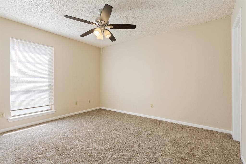 100 E Gruver Circle, #102, Hewitt, TX 76643