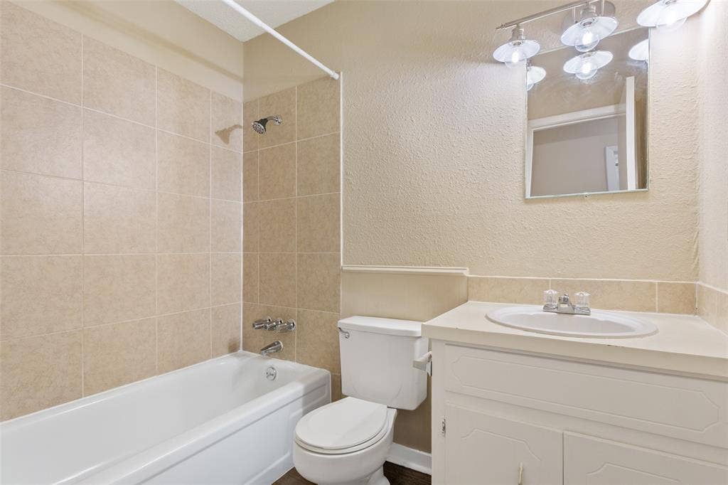 100 E Gruver Circle, #102, Hewitt, TX 76643