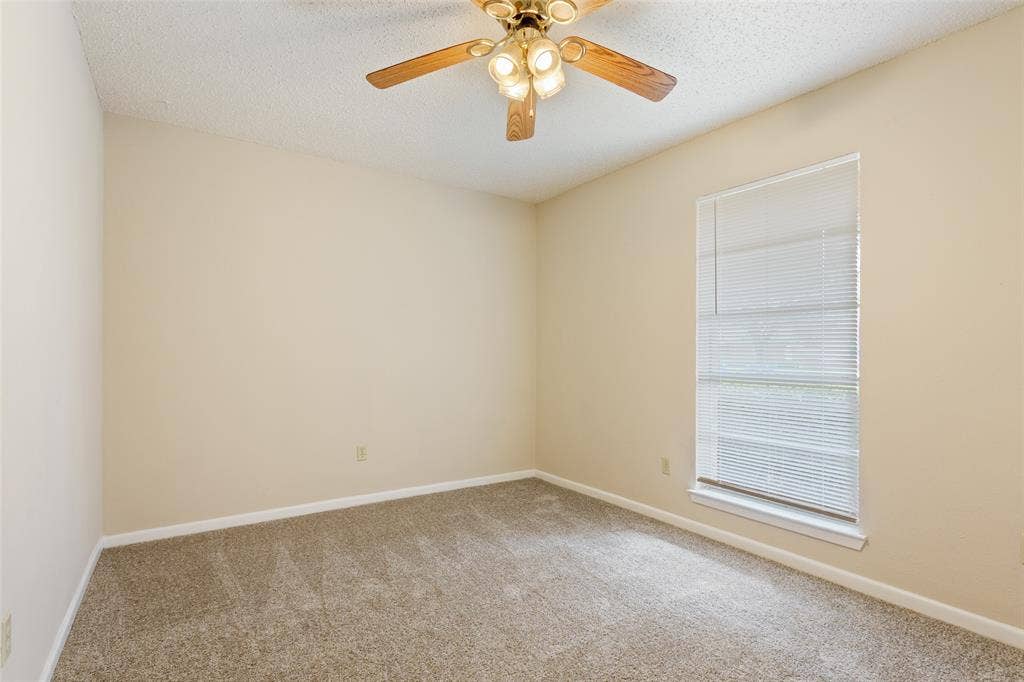 100 E Gruver Circle, #102, Hewitt, TX 76643