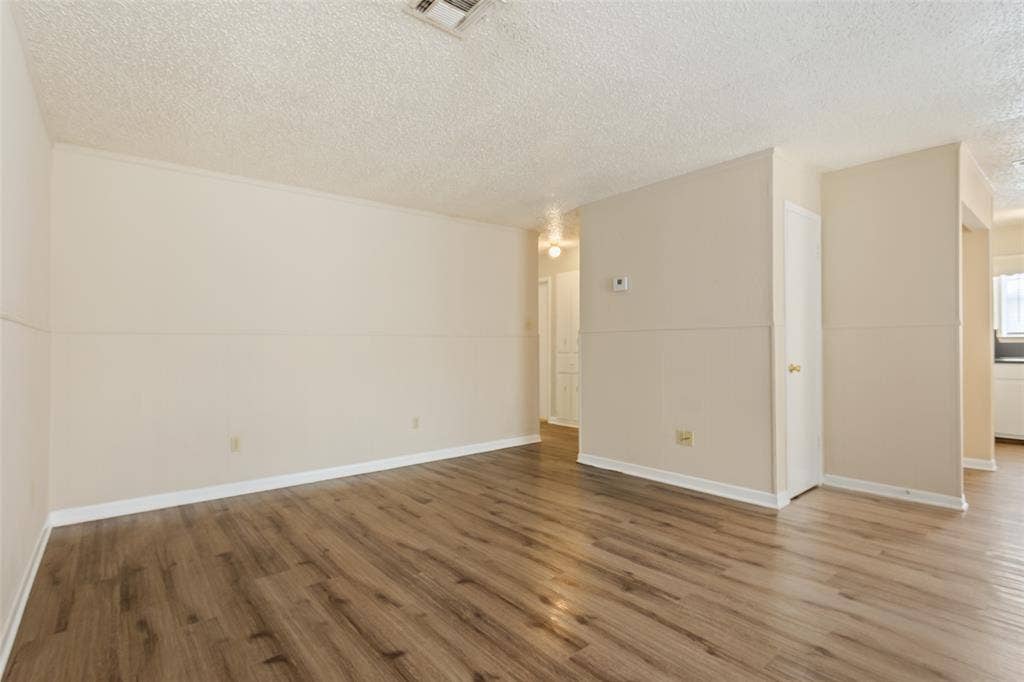 100 E Gruver Circle, #102, Hewitt, TX 76643