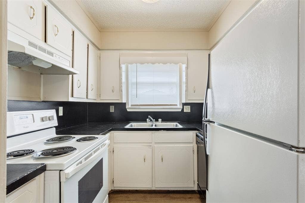 100 E Gruver Circle, #102, Hewitt, TX 76643