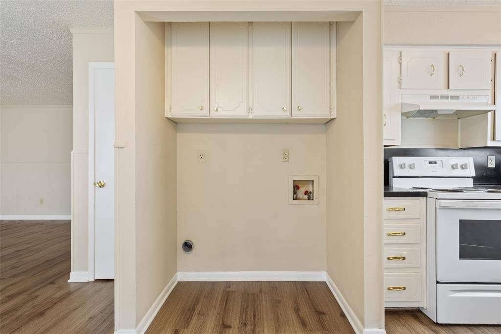 100 E Gruver Circle, #102, Hewitt, TX 76643