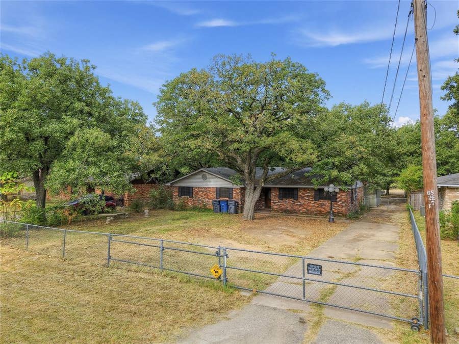 Property photo for 1611 Shepherd Lane, Dallas, TX